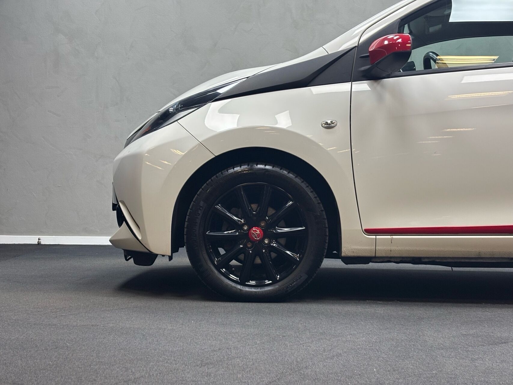 Hvid Toyota Aygo fra 2016