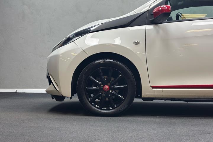 Hvid Toyota Aygo fra 2016