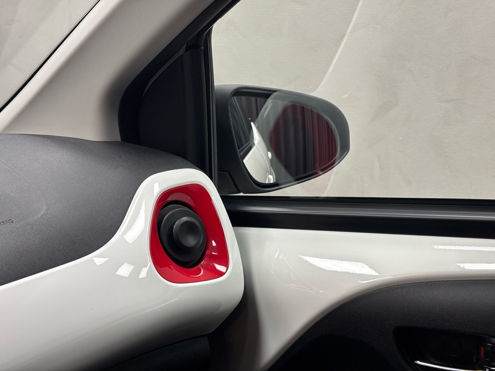 Hvid Toyota Aygo fra 2016