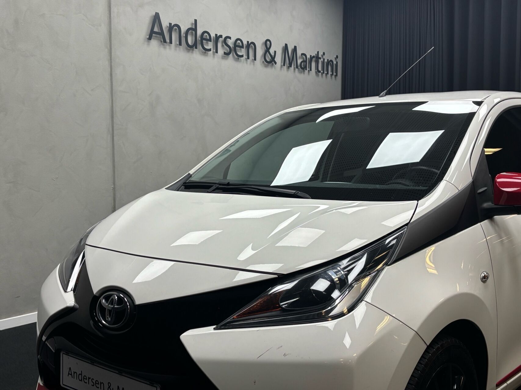 Hvid Toyota Aygo fra 2016