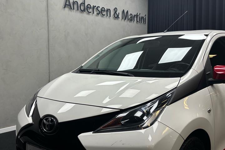 Hvid Toyota Aygo fra 2016
