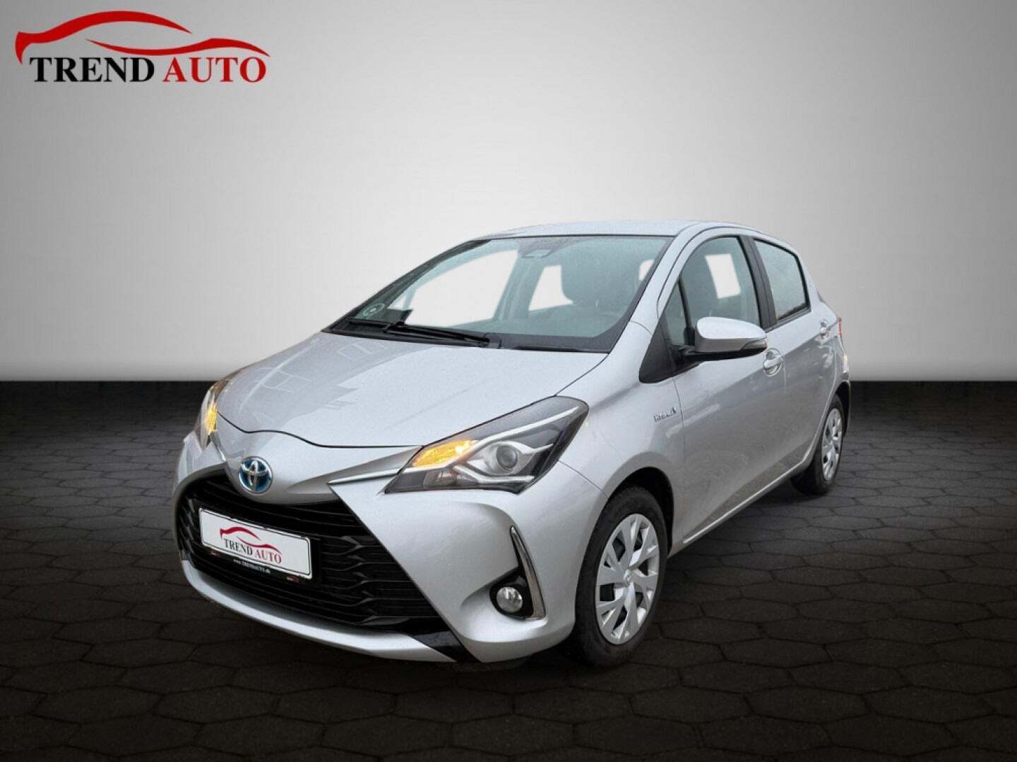Sølv Toyota Yaris fra 2020 set udefra