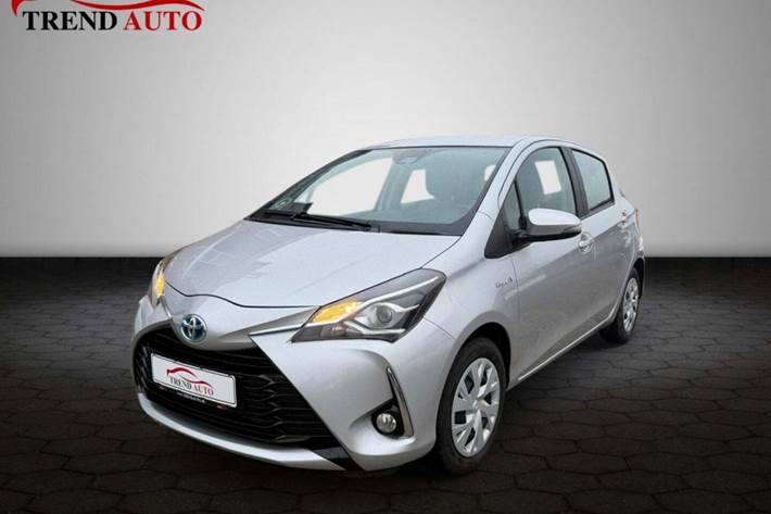 Sølv Toyota Yaris fra 2020 set udefra