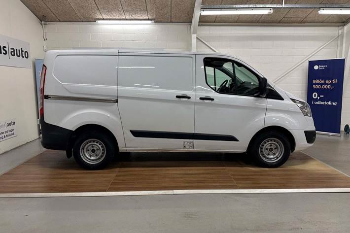 Hvid Ford Transit Custom 270S fra 2015 set udefra