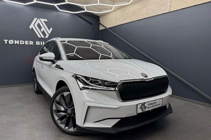 Hvid Skoda Enyaq fra 2021 set udefra