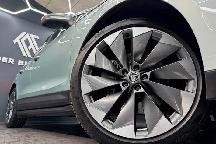 Sølv Skoda Enyaq fra 2021