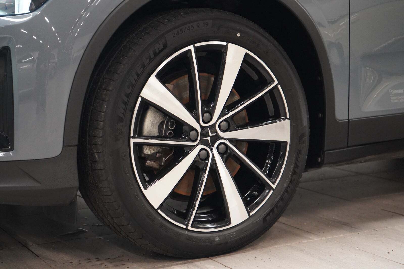 Grå Polestar 2 fra 2022