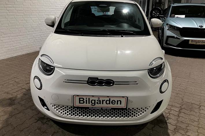 Hvid Fiat 500e fra 2023