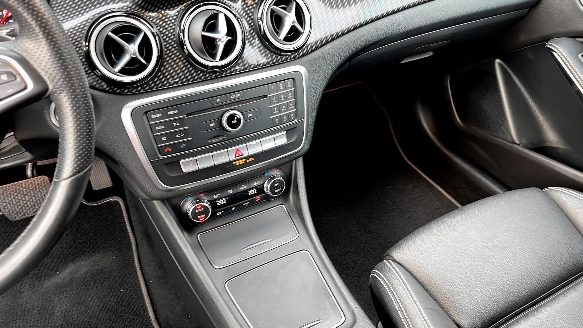 Sort Mercedes GLA200 fra 2020