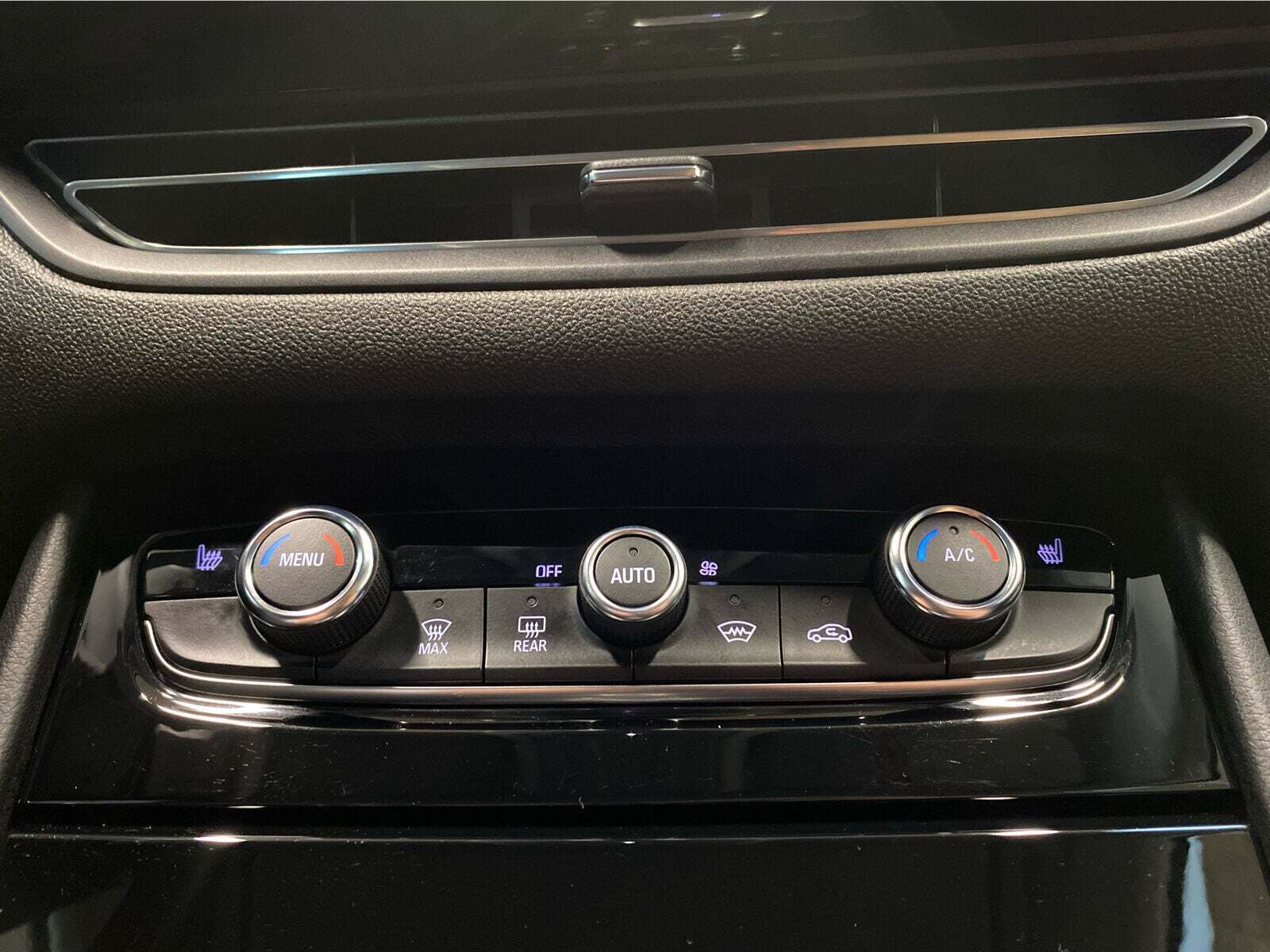 Sølv Opel Grandland fra 2023