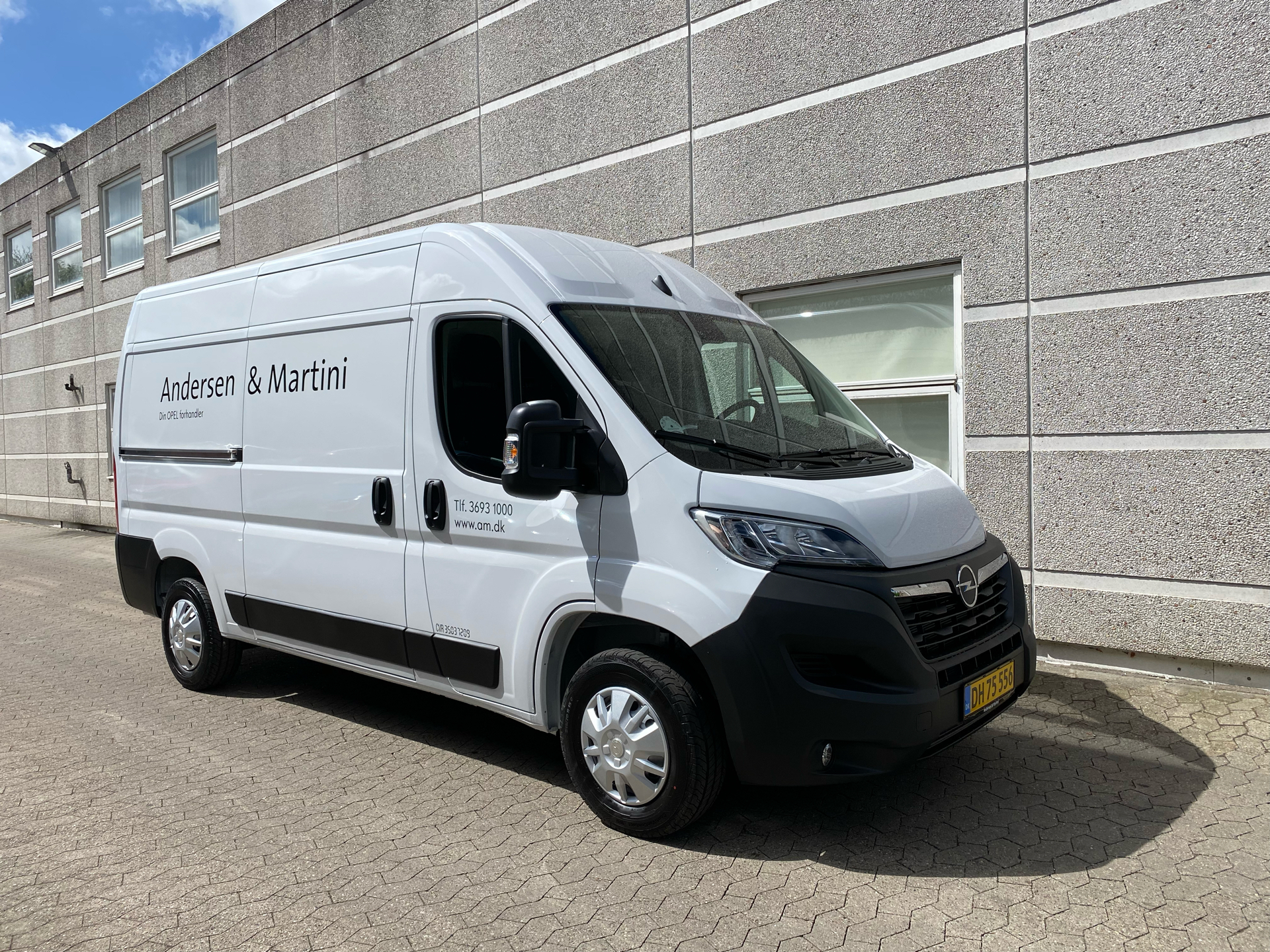 Hvid Opel Movano fra 2022
