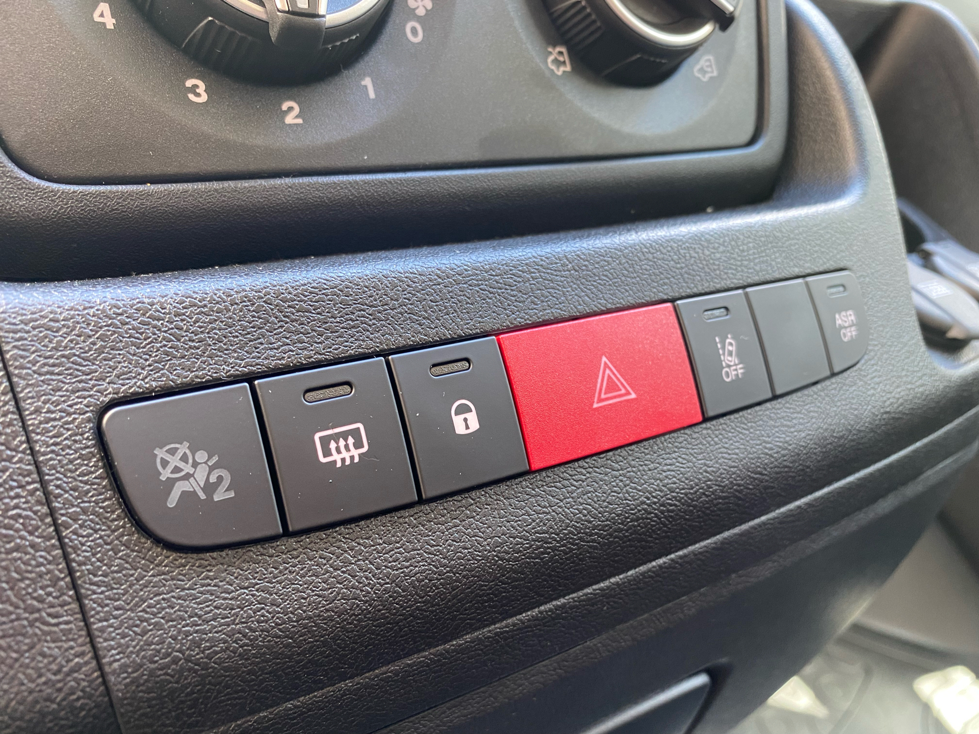 Hvid Opel Movano fra 2022