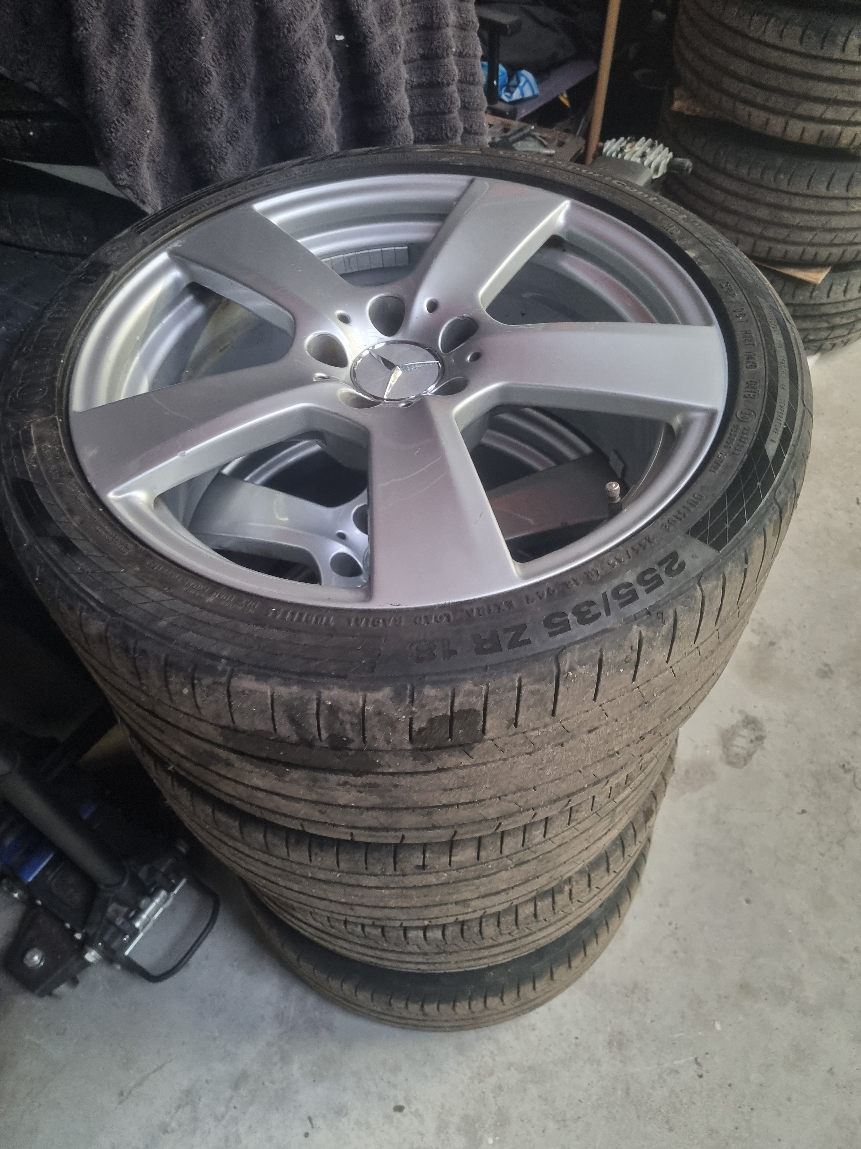 Sølv Mercedes C200 fra 2012