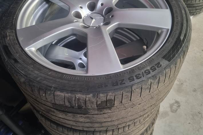 Sølv Mercedes C200 fra 2012