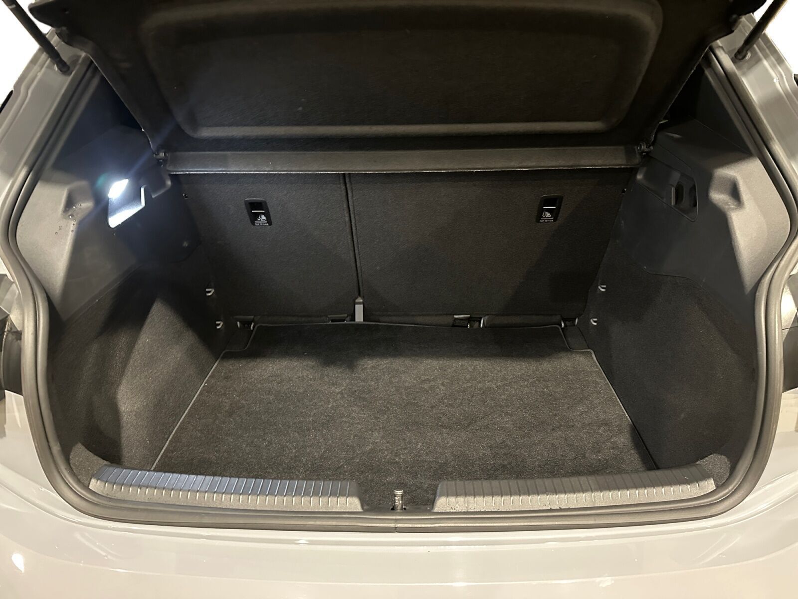 Grå Cupra Born fra 2022