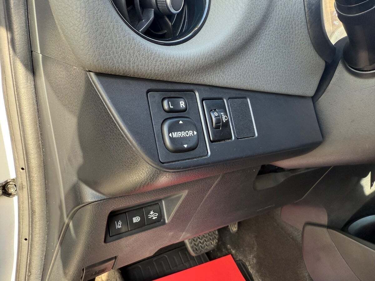 Hvid Toyota Yaris fra 2020