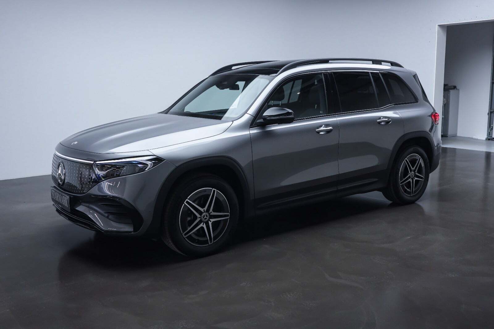 Grå Mercedes EQB250+ fra 2025