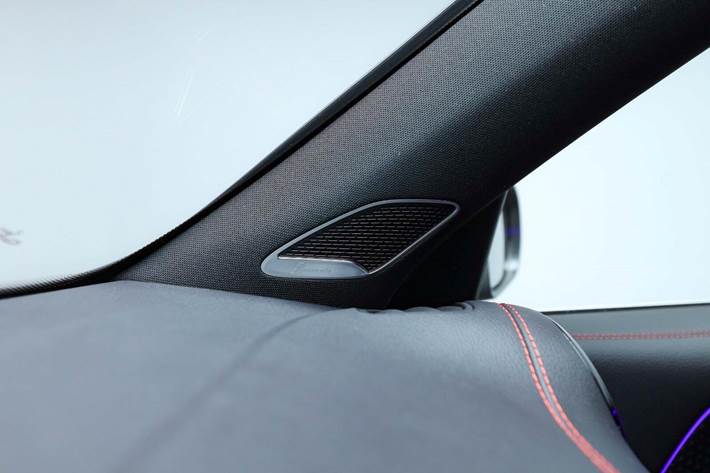 Grå Mercedes EQB250+ fra 2025