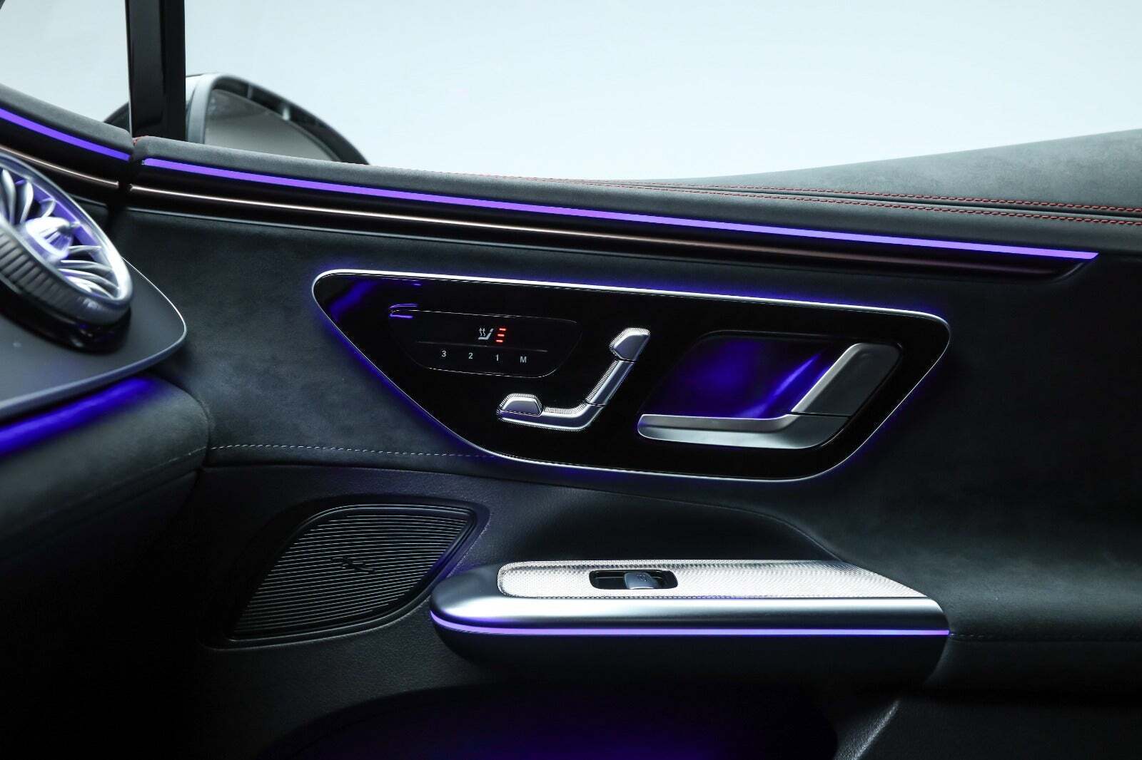 Grå Mercedes EQE350+ fra 2025