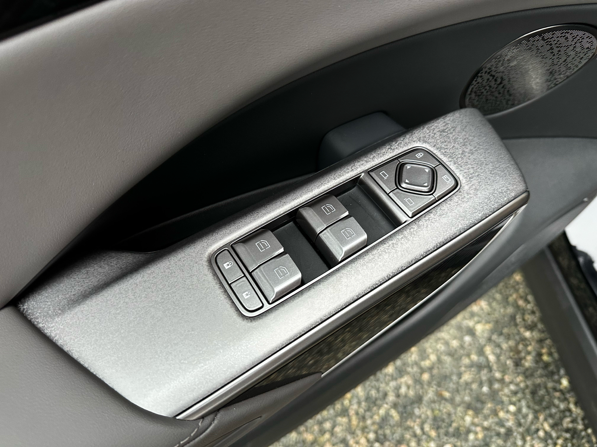 Sort Hongqi EHS7 fra 2025