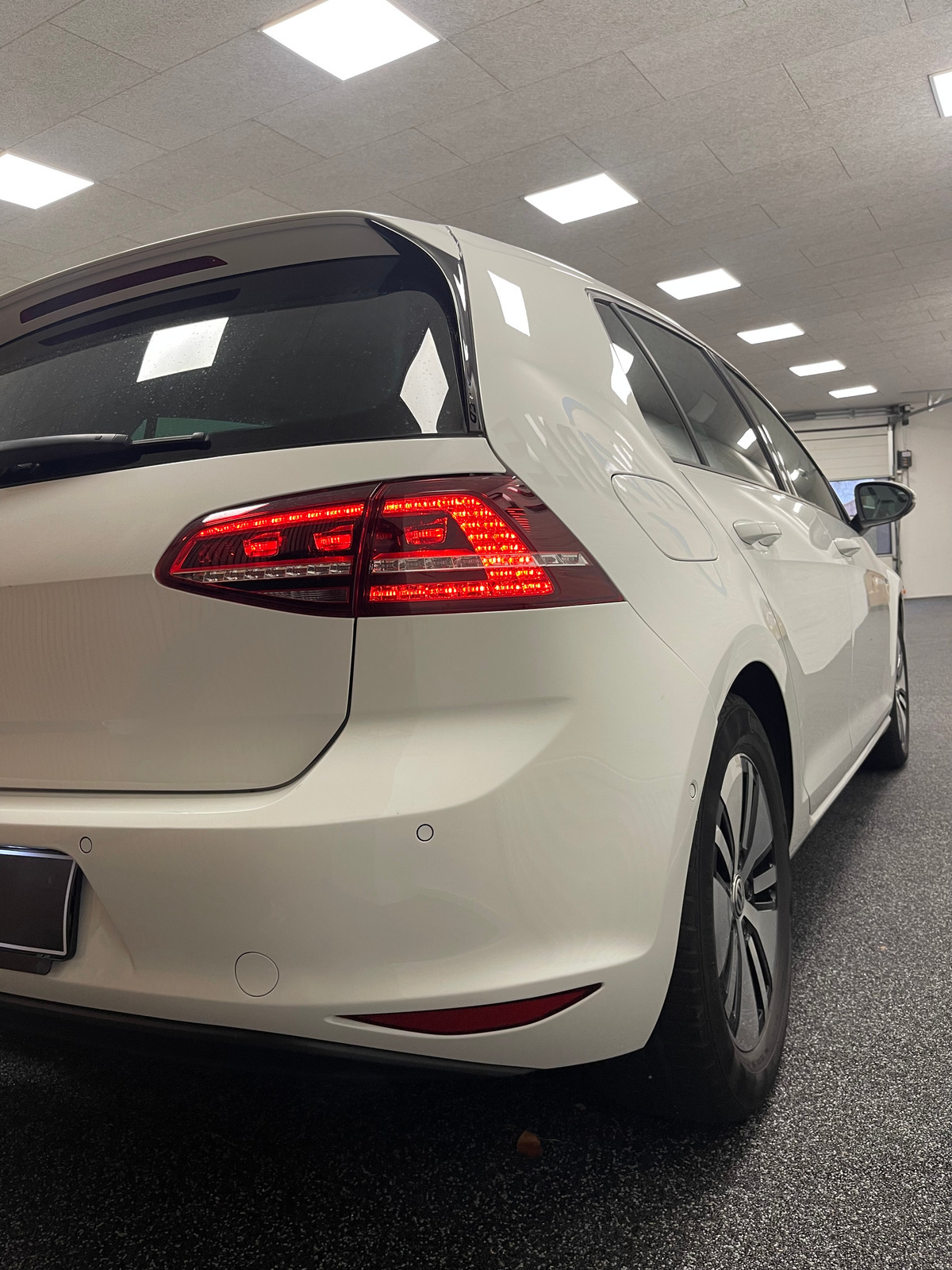 Hvid VW e-Golf VII fra 2016