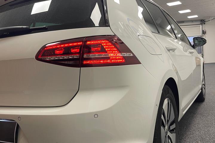 Hvid VW e-Golf VII fra 2016