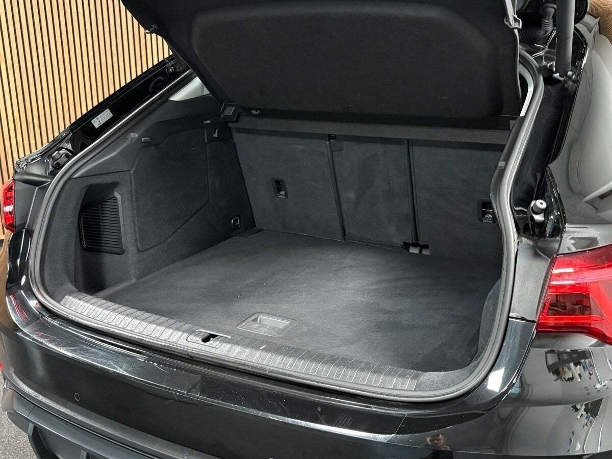 Sort Audi Q3 fra 2023