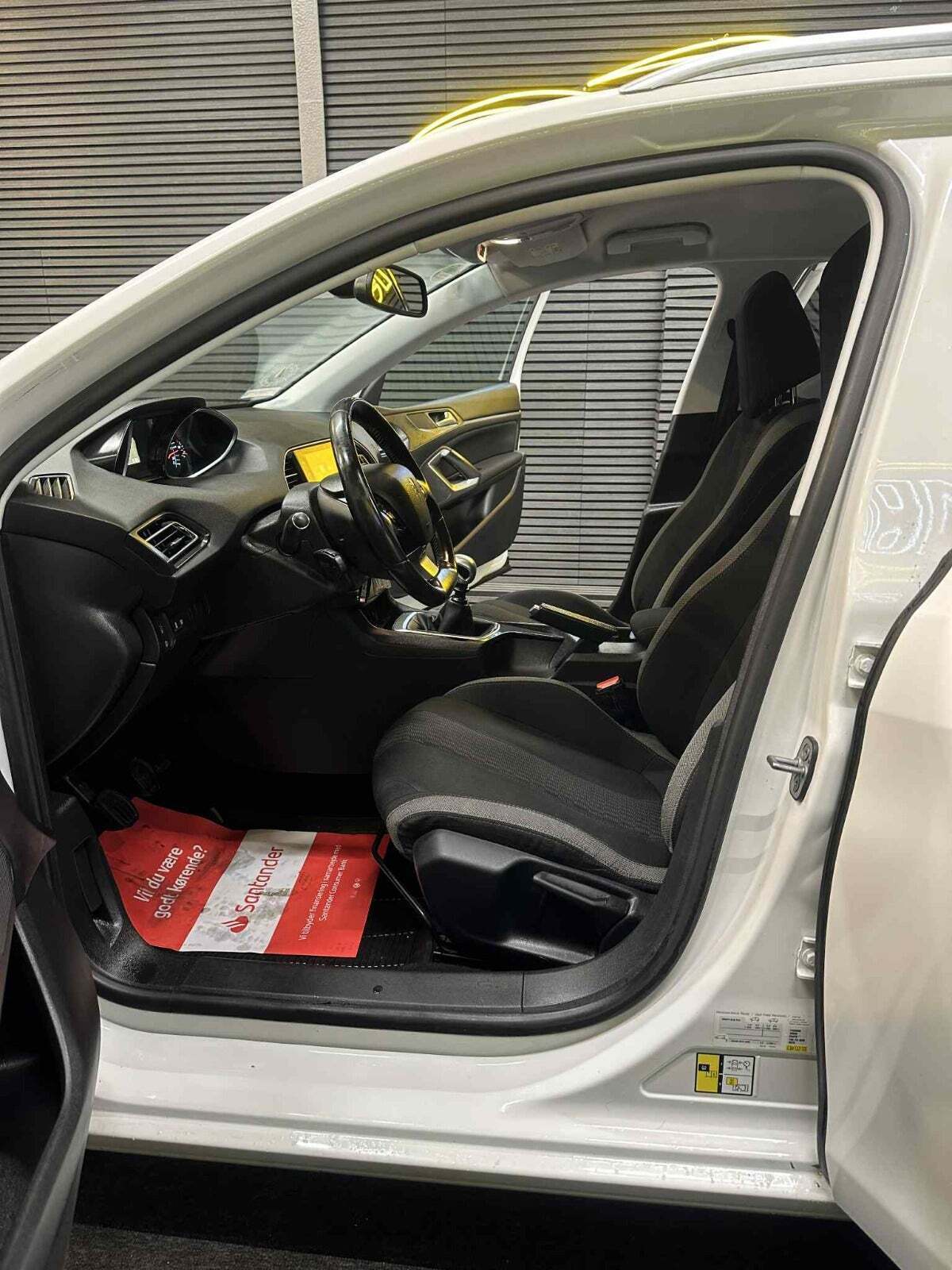 Peugeot 308 1,6 BlueHDi 120 Style Sky SW