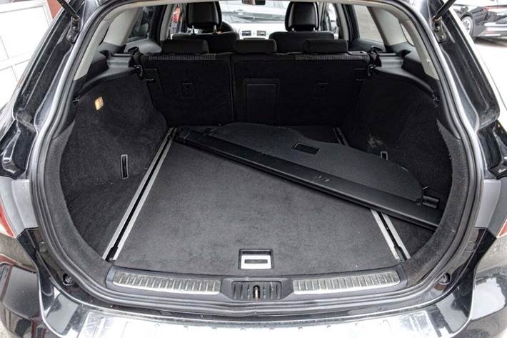 Sort Toyota Avensis fra 2011