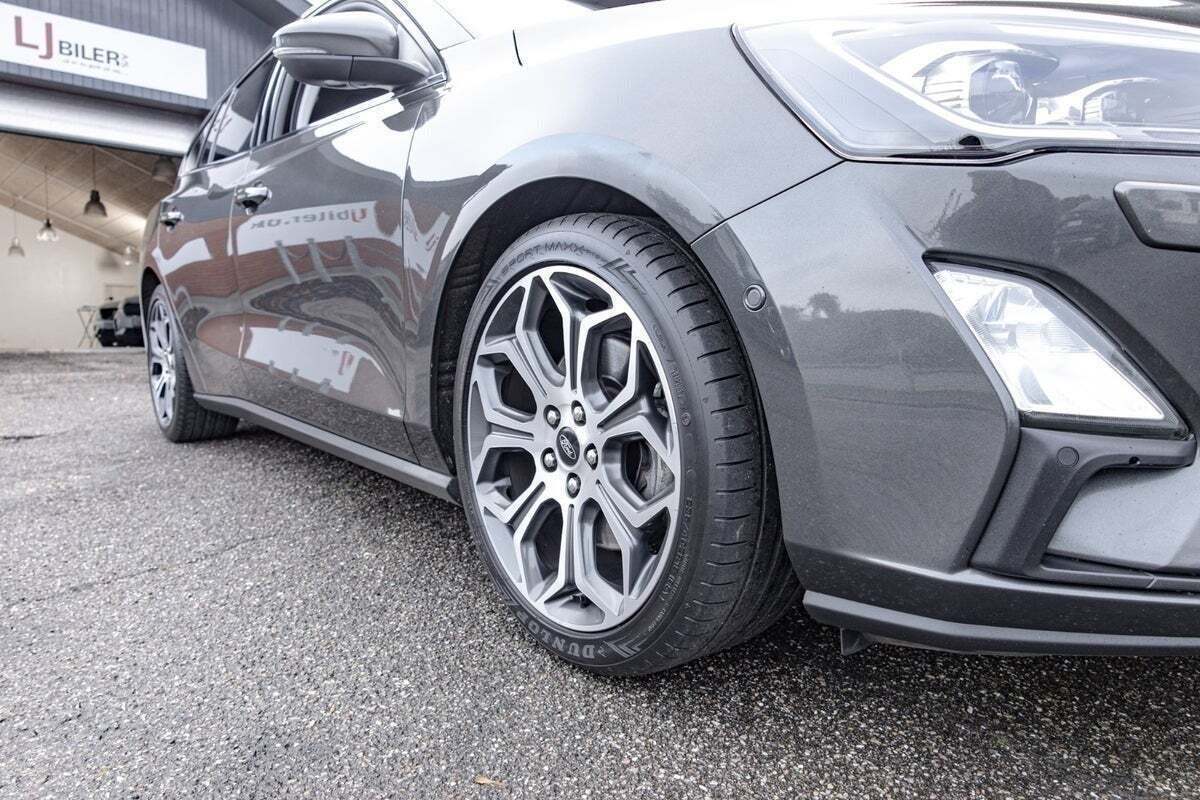 Grå Ford Focus fra 2018