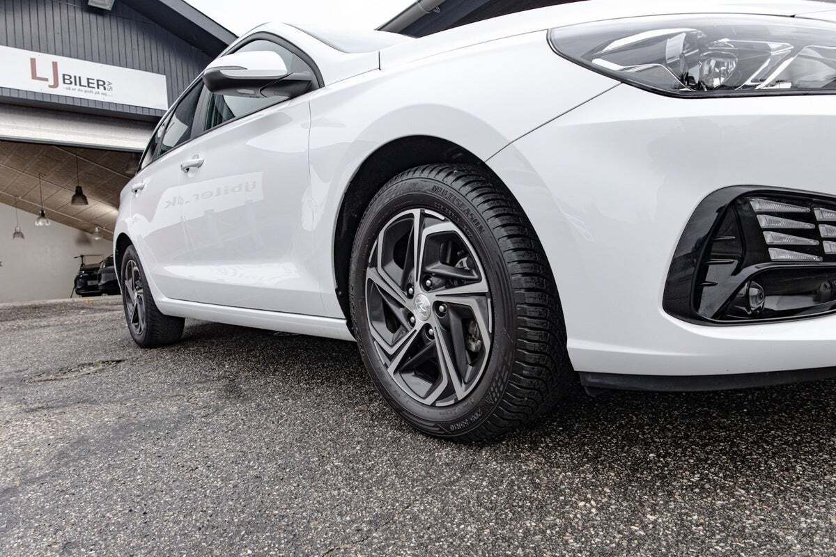 Hvid Hyundai i30 fra 2022