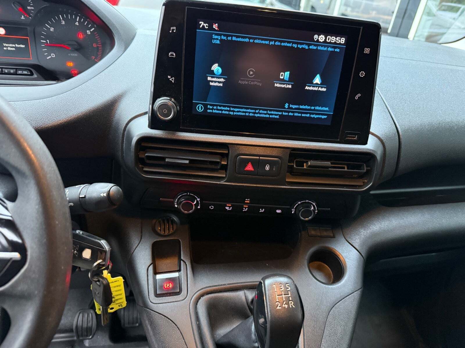 Hvid Peugeot Partner fra 2020