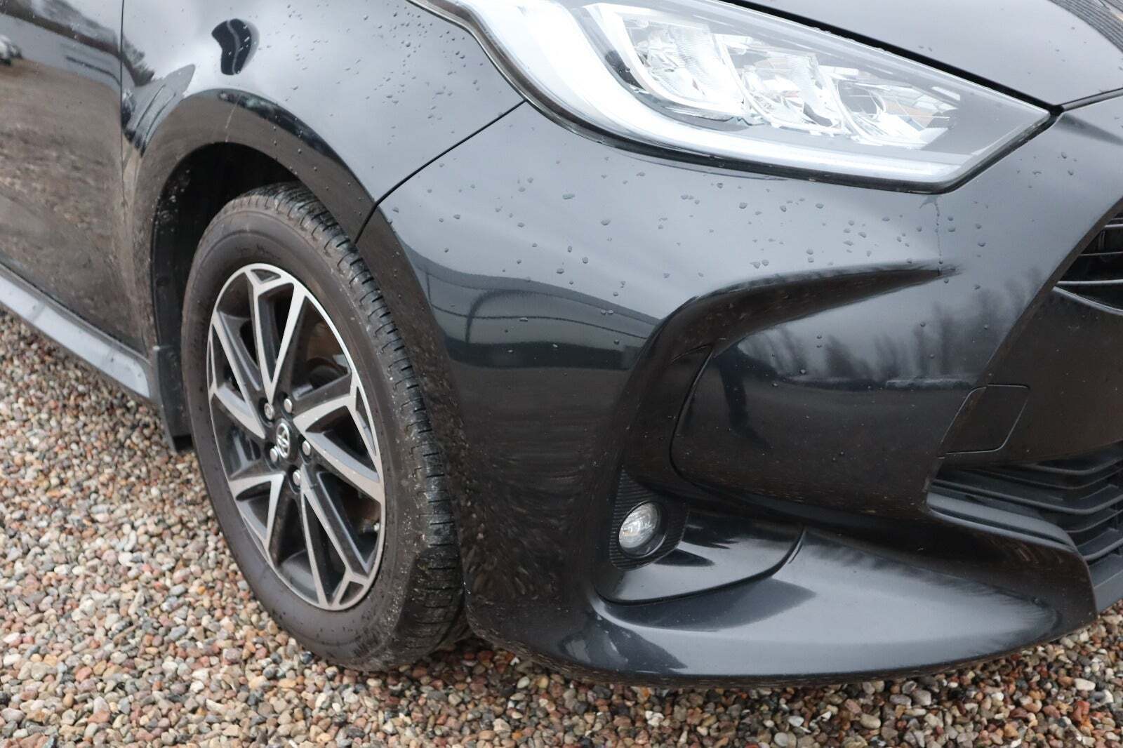 Sort Toyota Yaris fra 2021