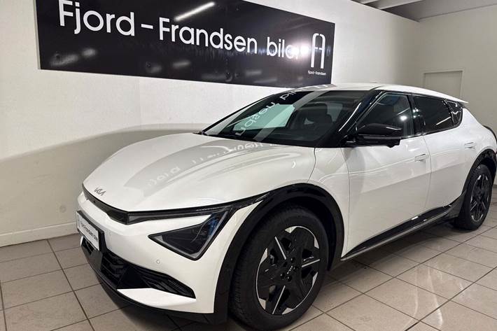 Hvid Kia EV6 fra 2025 set udefra