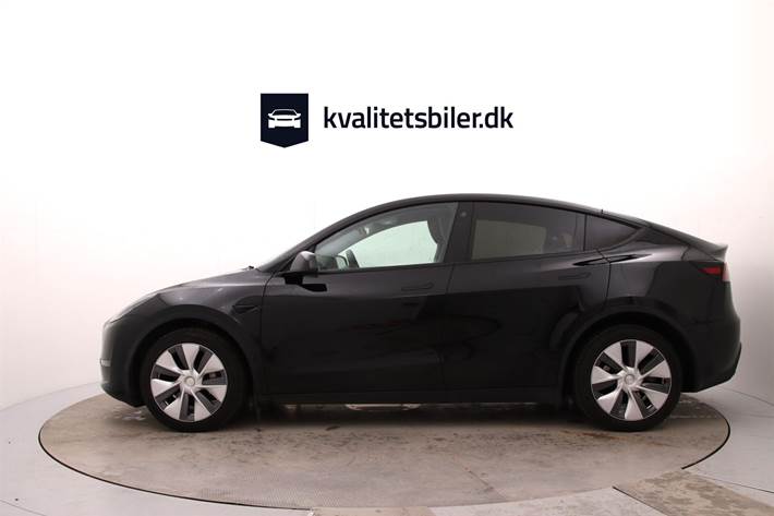 Sort Tesla Model Y fra 2022