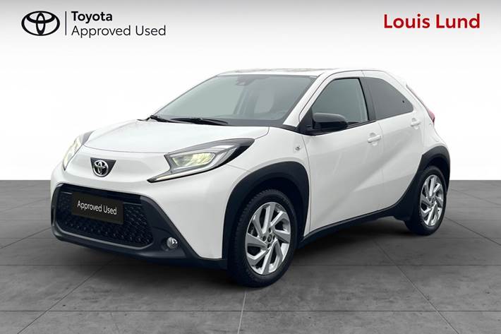 Hvid Toyota Aygo X fra 2023 set udefra