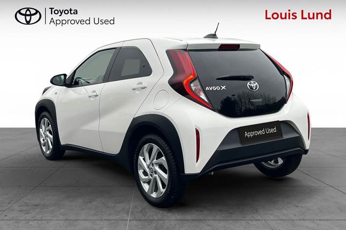 Hvid Toyota Aygo X fra 2023