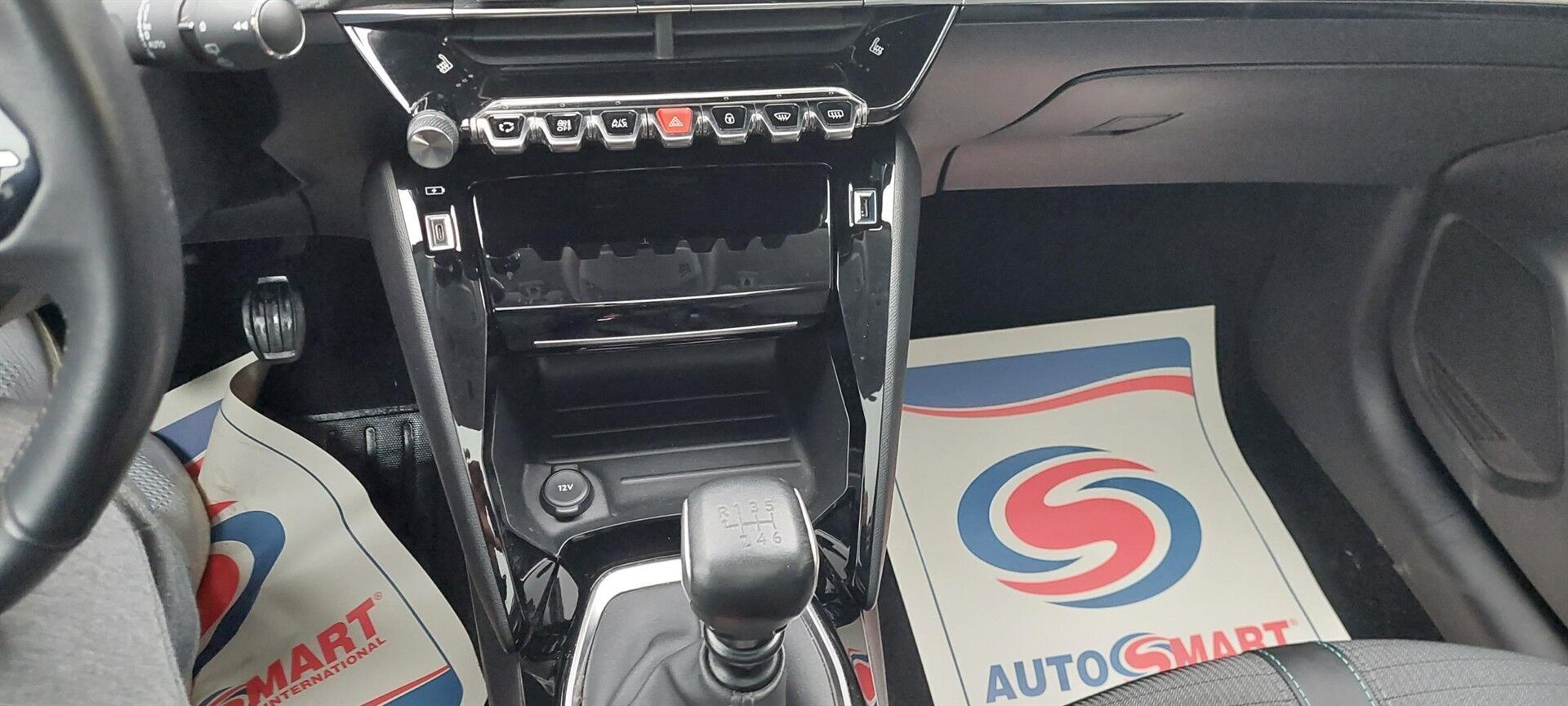 Hvid Peugeot 208 fra 2020