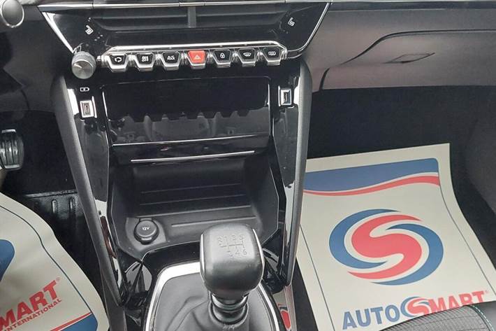 Hvid Peugeot 208 fra 2020