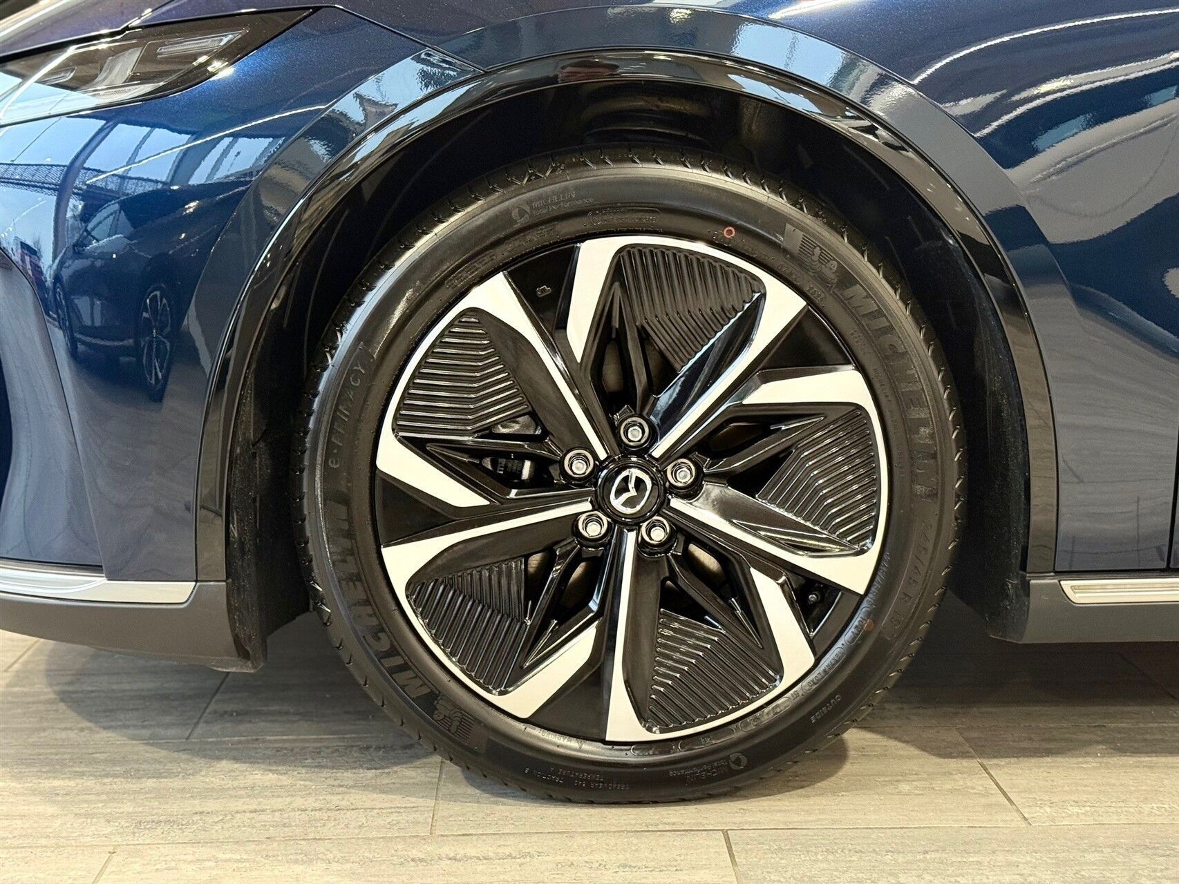 Grå Mazda 6e fra 2025