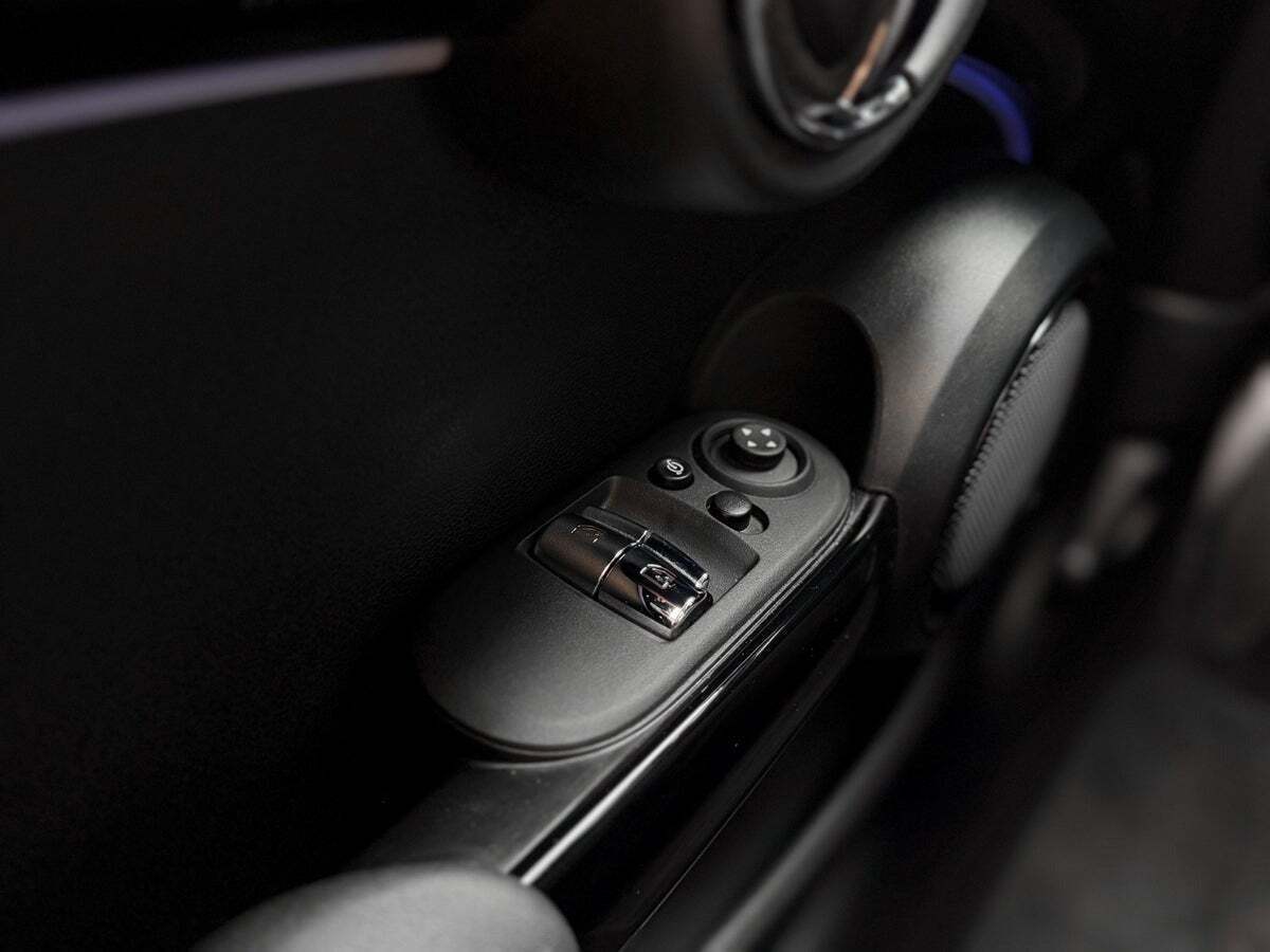 Sort Mini Cooper SE fra 2022