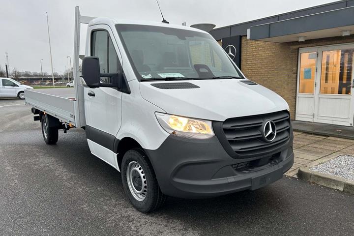Hvid Mercedes Sprinter 317 fra 2025