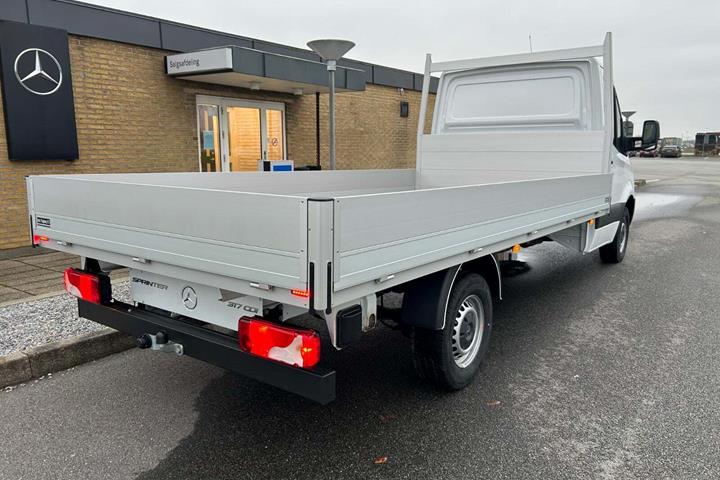 Hvid Mercedes Sprinter 317 fra 2025
