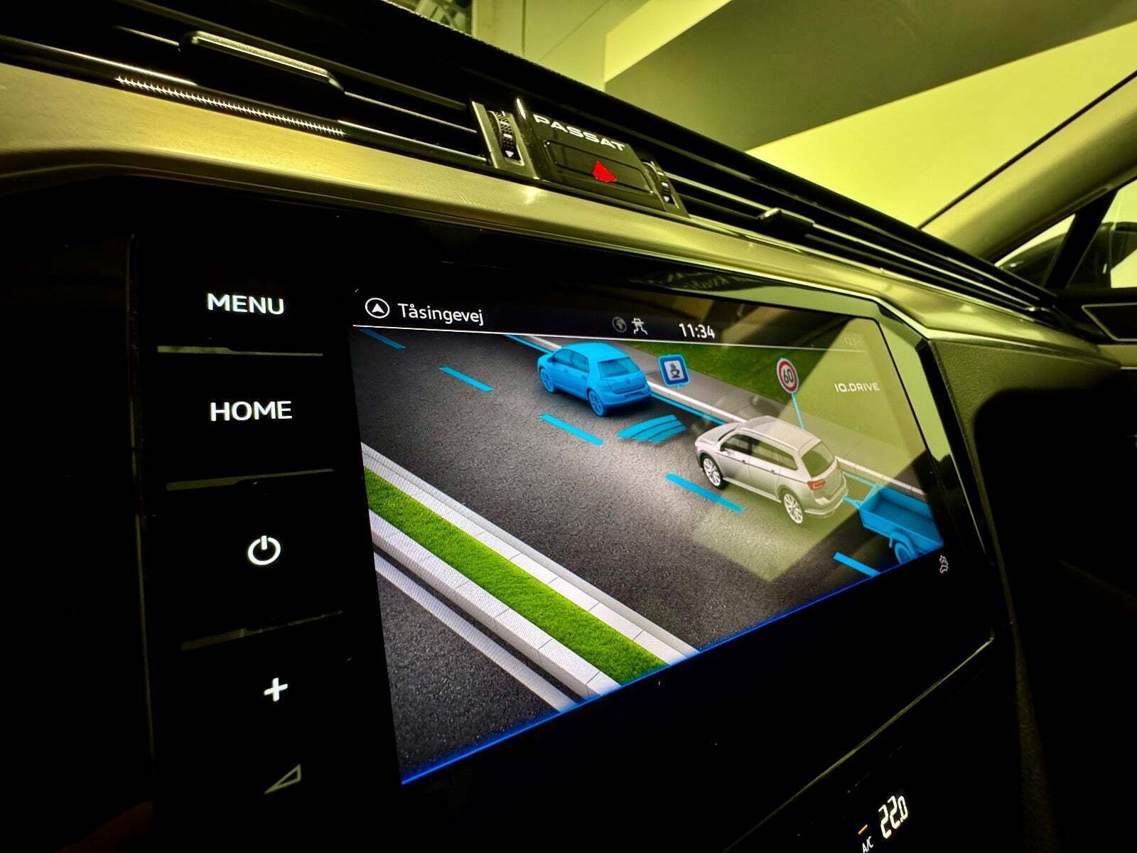 Grå VW Passat fra 2021