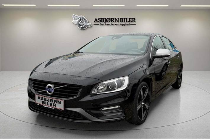 Sort Volvo S60 fra 2017 set udefra