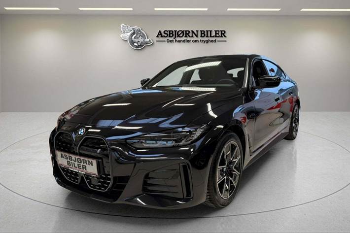 Sort BMW i4 fra 2024 set udefra