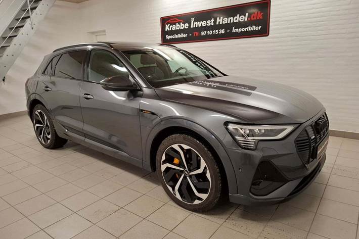 Grå Audi e-tron fra 2021 set udefra