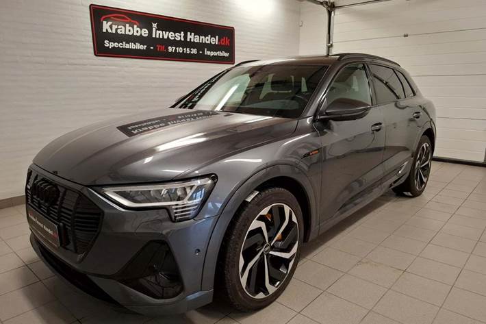 Grå Audi e-tron fra 2021 set udefra