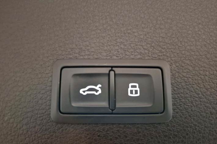 Grå Audi e-tron fra 2021