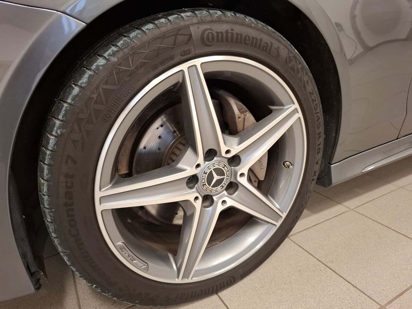 Grå Mercedes C200 fra 2018